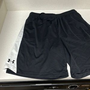 Under armpit mens shorts polyester never worn no tags with pockets